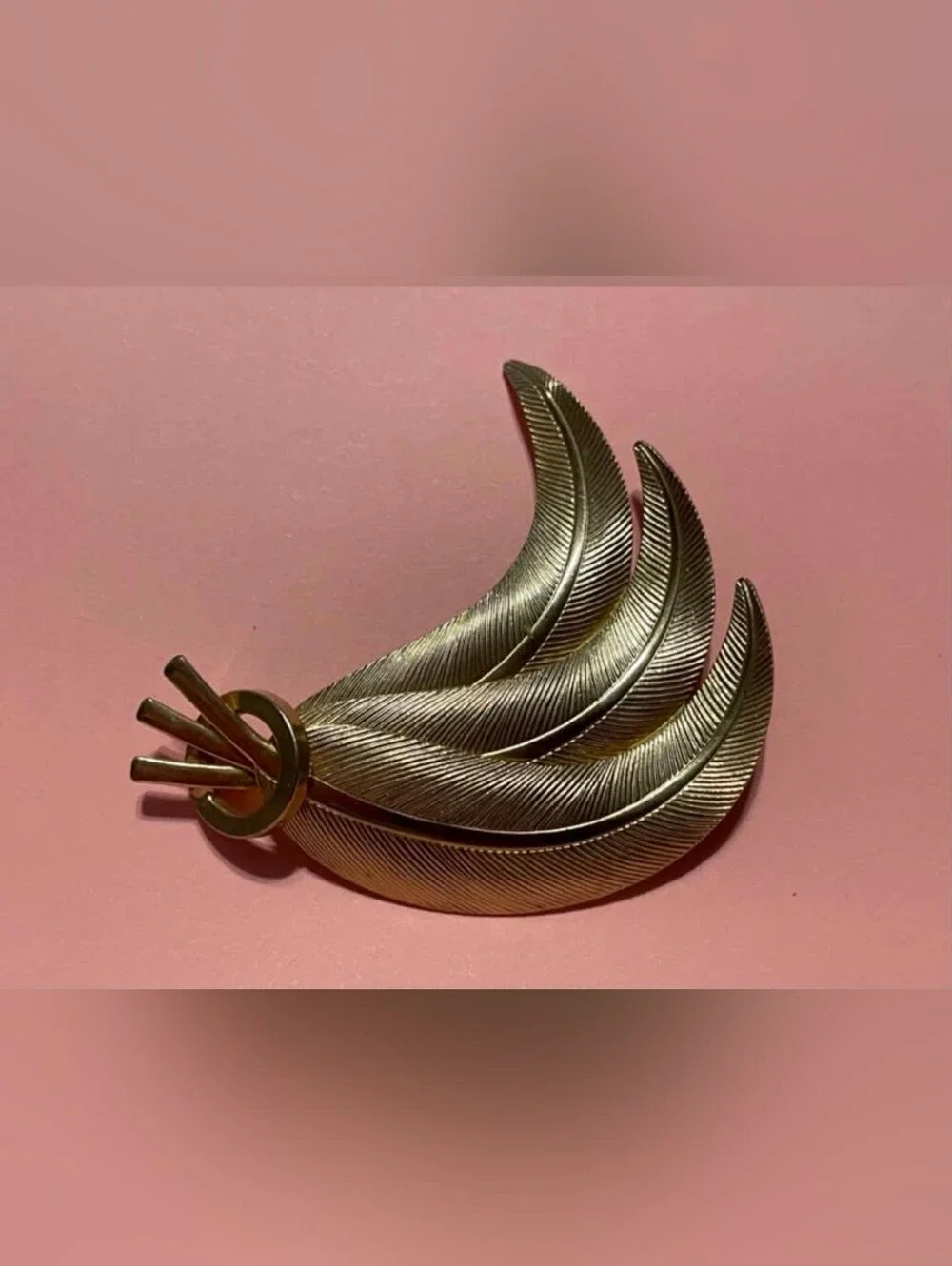 Vintage Gold Tone Feathers Brooch #9333